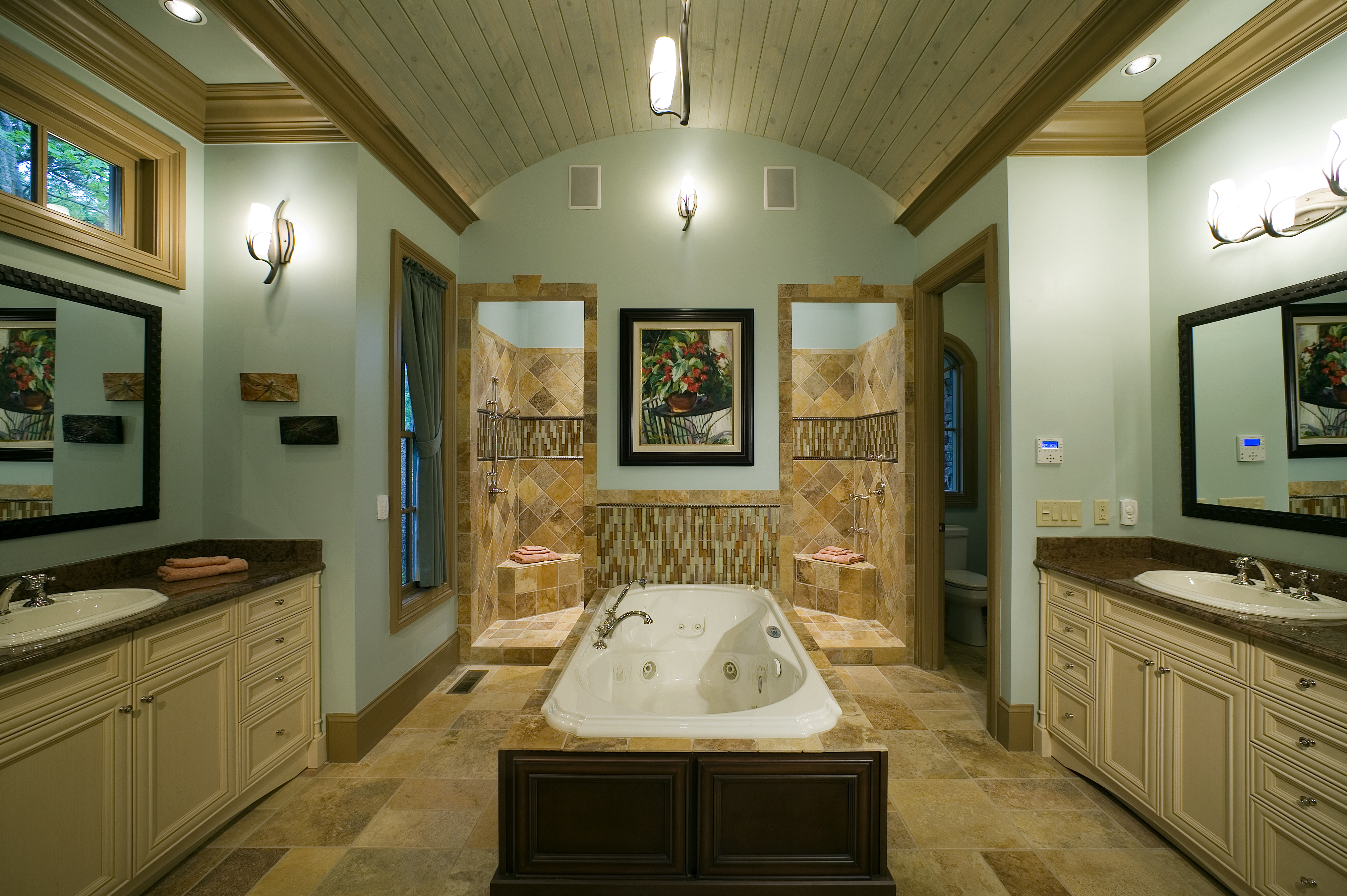 interior_master_bathroom_image